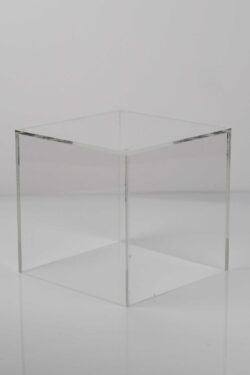 Postument przezroczysty