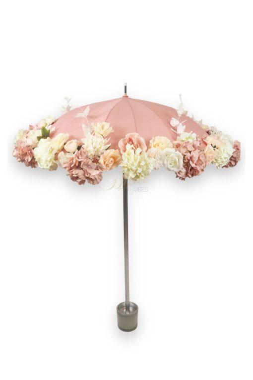 parasolka-rozowa-z-kwiatami-ozdobna-kompozycja-w-donicznce-bride-vibes-dekoracje-wypozyczalnia-dekoracji-slask