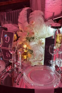 Eleganckie dekoracje na stół. Lustrzane i szklane dodatki na wesele. Pracownia dekoracji Bridevibes