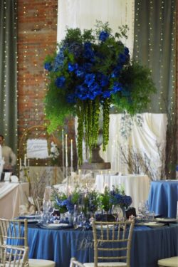 Obrus niebieski okrągły 320 cm